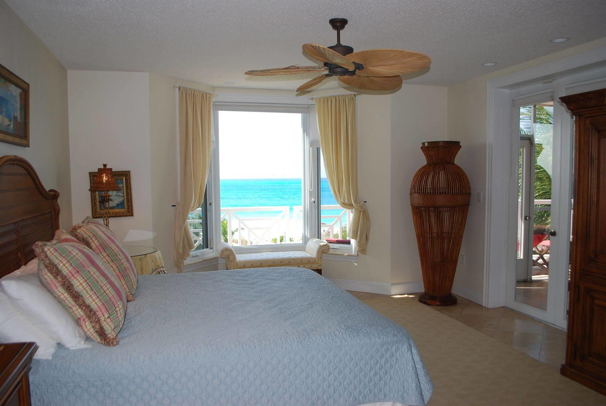 Grandview On Grace Bay Hotel Exterior photo