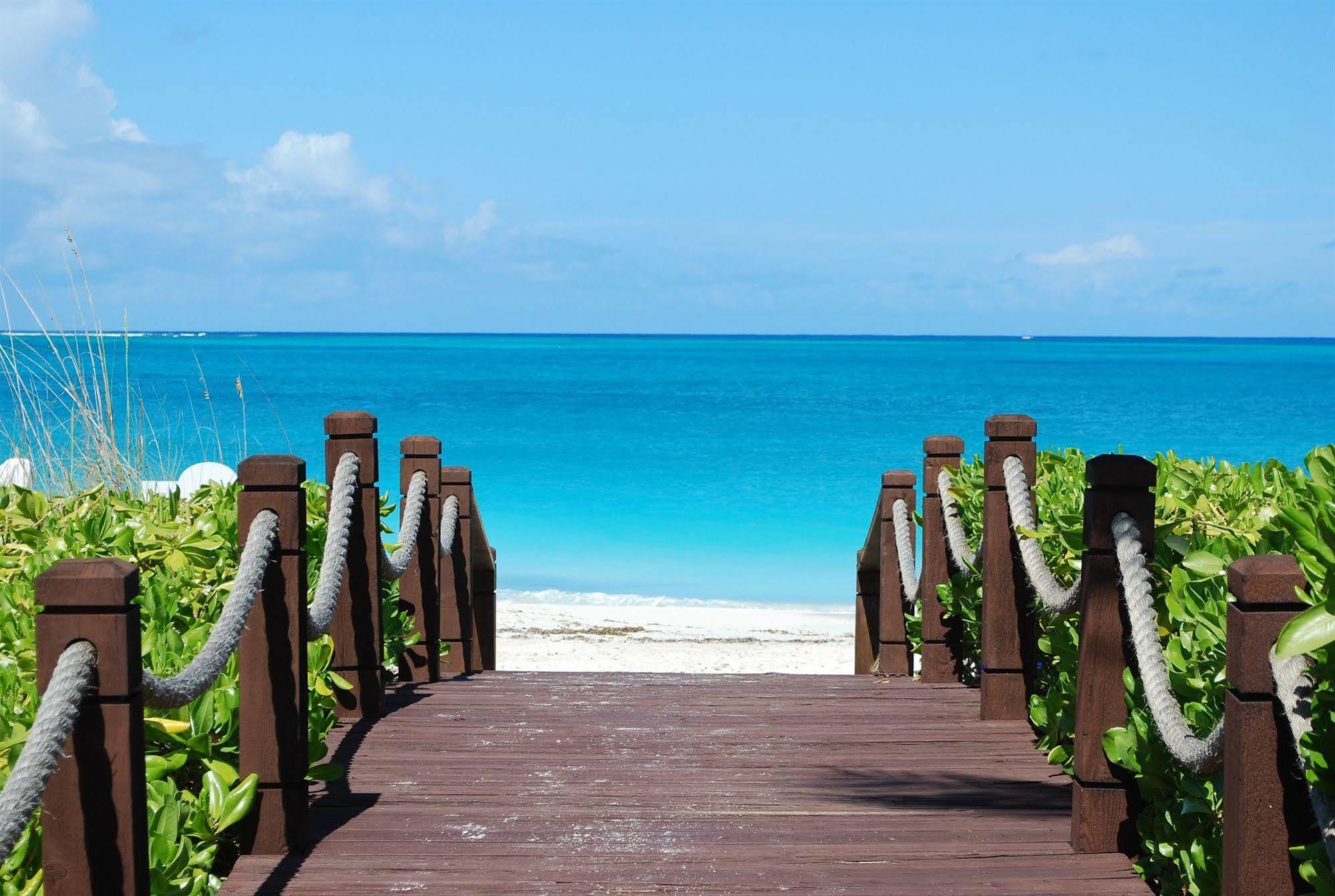 Grandview On Grace Bay Hotel Exterior photo