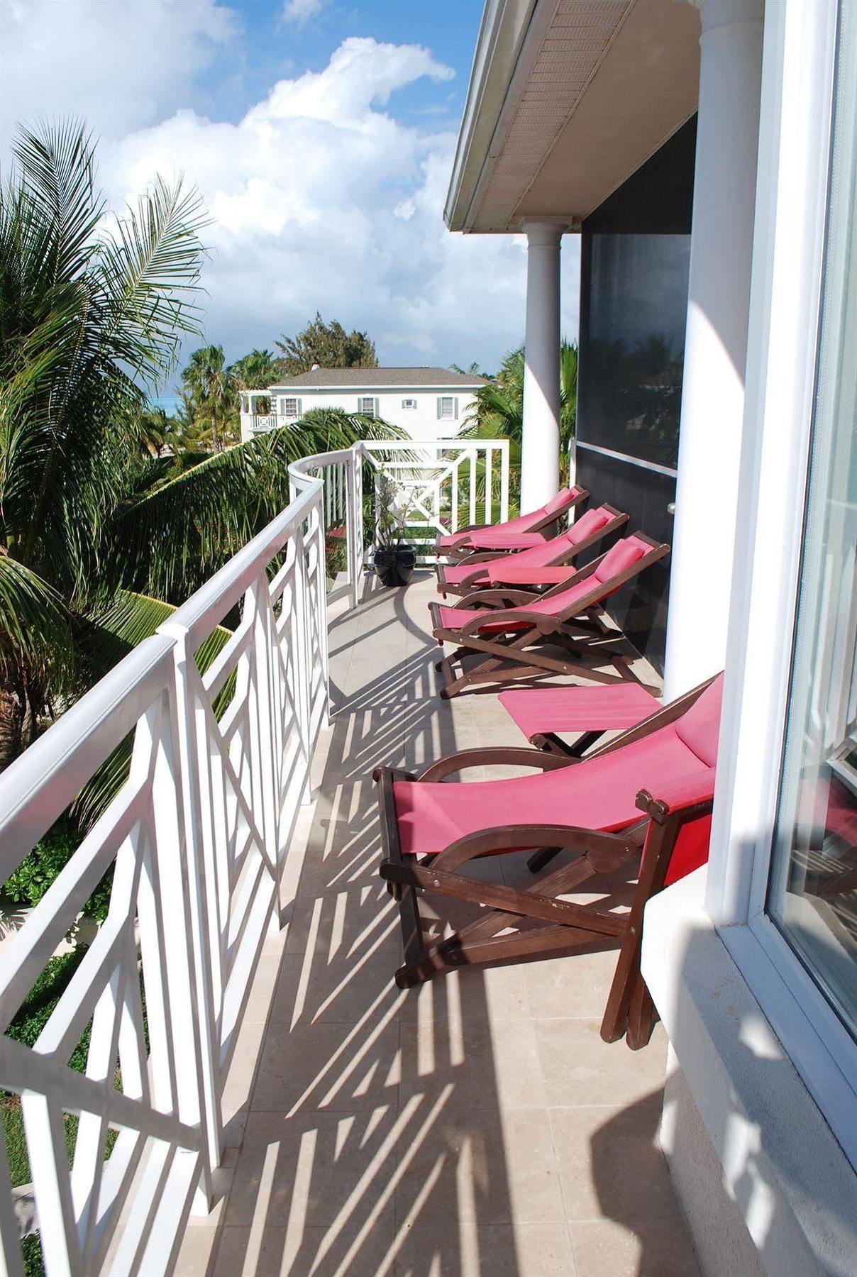 Grandview On Grace Bay Hotel Exterior photo