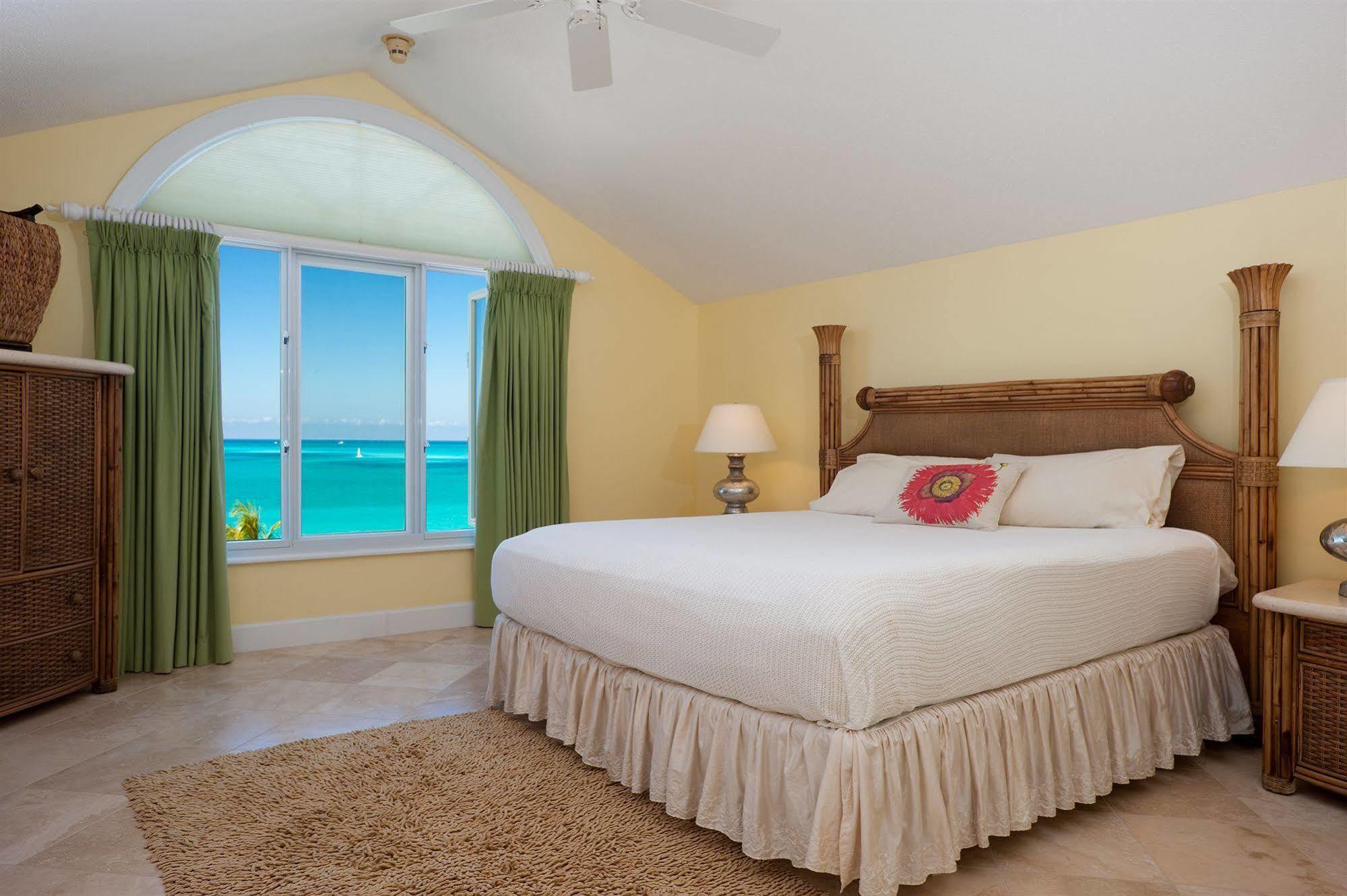 Grandview On Grace Bay Hotel Exterior photo