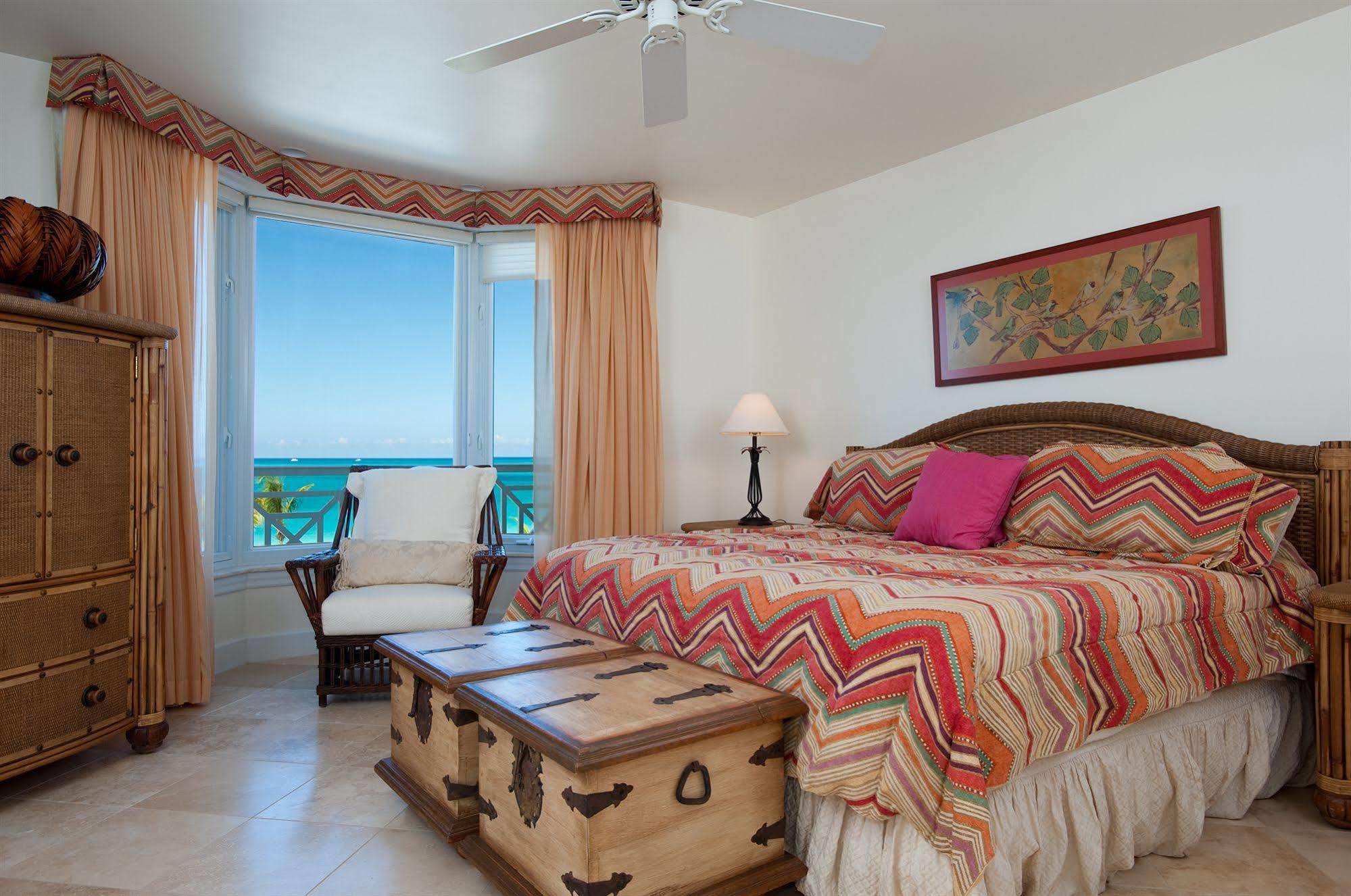 Grandview On Grace Bay Hotel Exterior photo